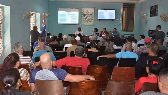Chequea vicepresidente de Cuba desarrollo social al centro del país