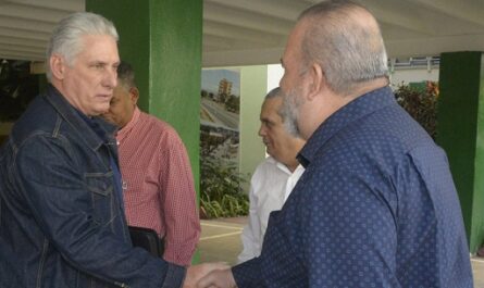 Presidente cubano se reúne con autoridades de Guantánamo
