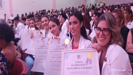Celebró Universidad de Ciencias Médicas de Cienfuegos su graduación 43