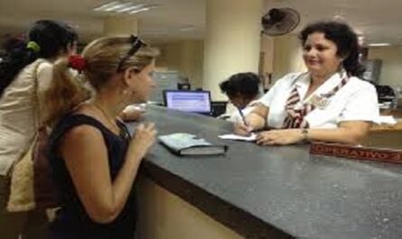 Entrevista a la Directora Provincial del Banco de Crédito y Comercio en Cienfuegos