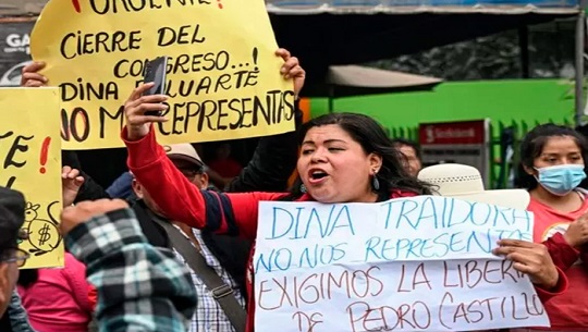 Peruanos exigen la renuncia de Dina Boluarte y el cierre del Congreso