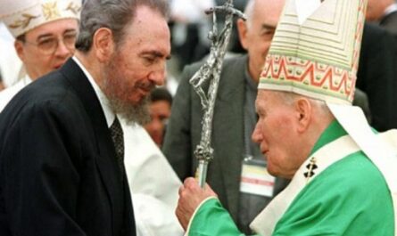 Recuerda Díaz-Canel histórica visita del papa Juan Pablo II a Cuba
