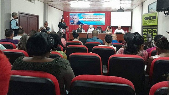 Debaten en Cienfuegos sobre retos de la prensa en el escenario mediático