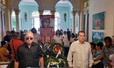 Tributo popular a poeta Teresa Melo en Santiago de Cuba