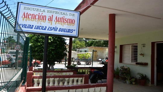 Reabre Escuela Especial para niños autistas en Cienfuegos