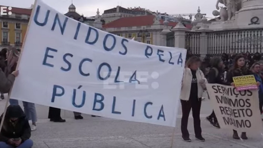 profesores de escuela pública lusa se toman Lisboa en mayor protesta de maestros