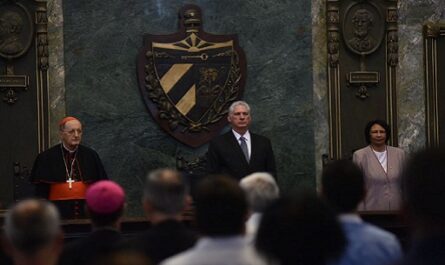 Asiste Díaz-Canel a acto por visita de San Juan Pablo II