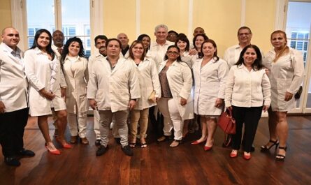 Encuentro de Díaz-Canel con colaboradores cubanos en Belice