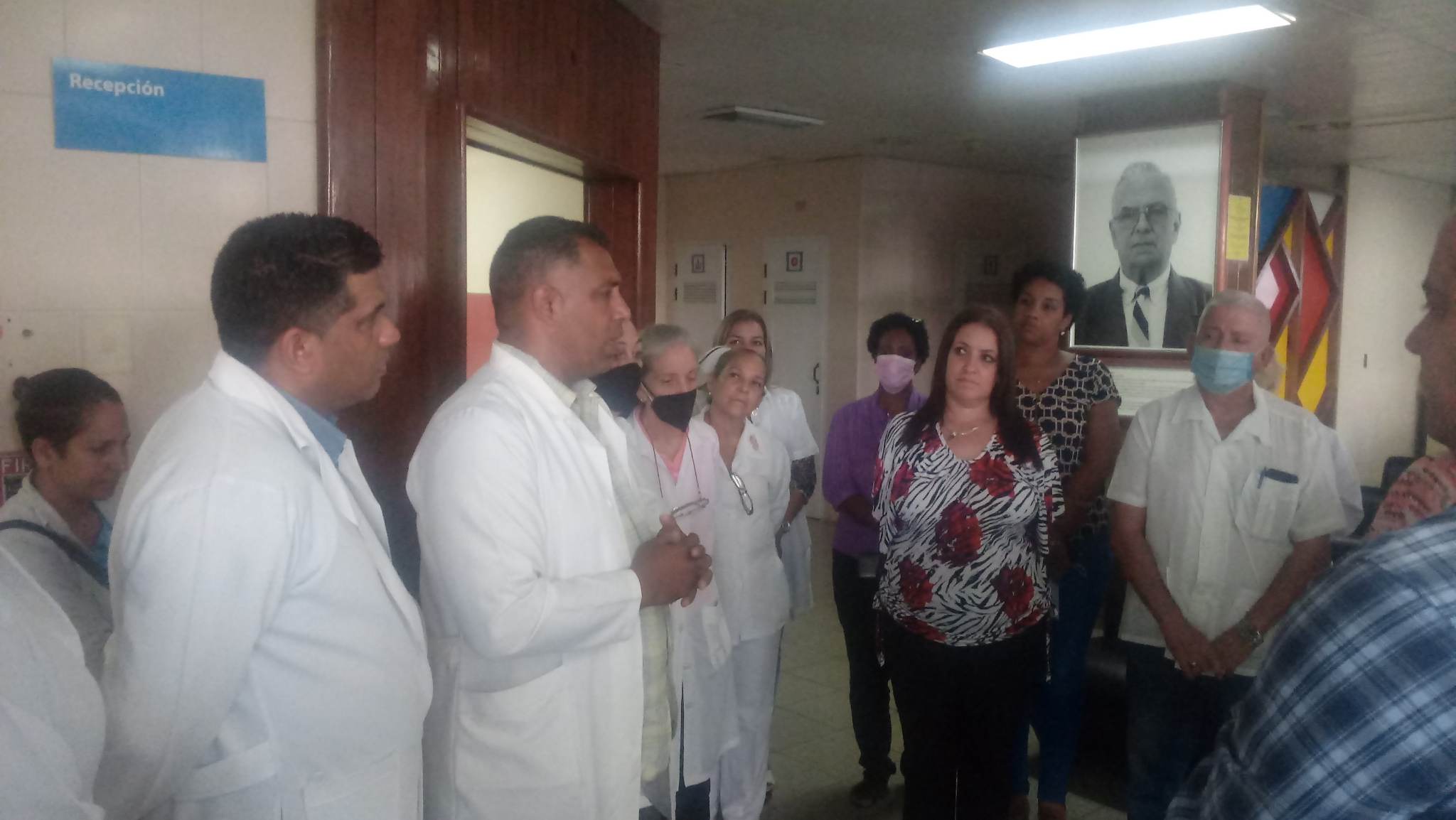 En el Centro oftalmológico, los diputados indagaron sobre la lista de espera para las intervenciones quirúrgicas, en Cienfuegos.