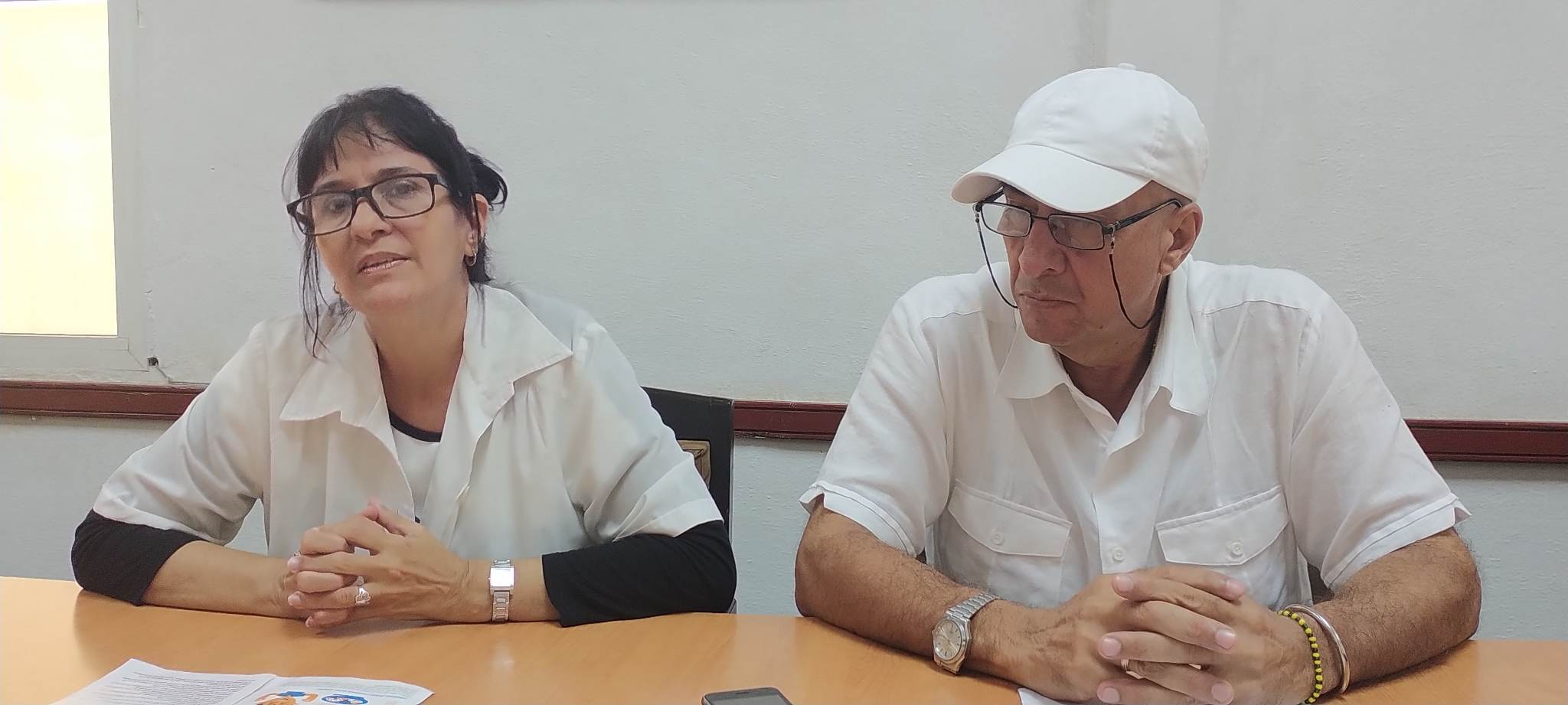 Vilmania del Sol Figueredo, especialista en Nutrición y Evelio Betancourt Tamayo, pertenecientes al Departamento de Nutrición en el Centro Provincial de Higiene, Epidemiología y Microbiología (CPHEM).