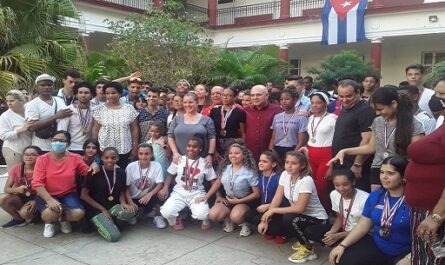 Candidatos a diputados por Cienfuegos celebran junto al pueblo aniversario 62 del INDER