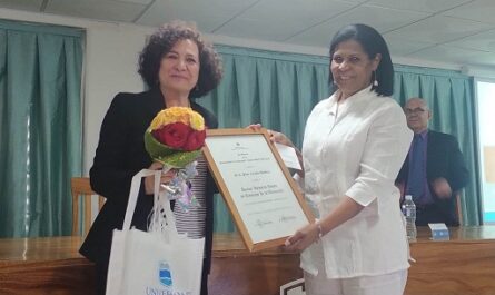 Entrega Universidad de Cienfuegos Título Doctor Honoris Causa a rectora de la Universidad de Granada