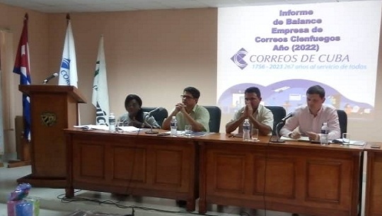 Analiza Correos Cienfuegos reestructuración de servicios