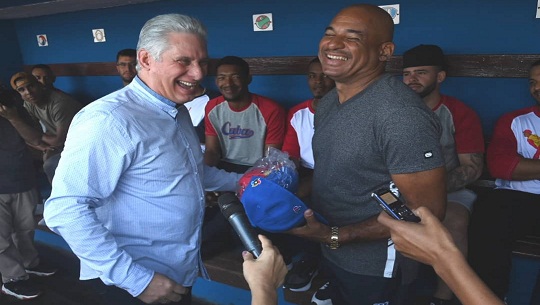 Intercambia Díaz-Canel con equipo cubano al Clásico Mundial de Béisbol