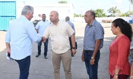 Dialogó presidente de Cuba con recuperadores de materias primas