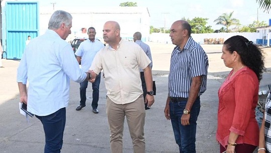 Dialogó presidente de Cuba con recuperadores de materias primas