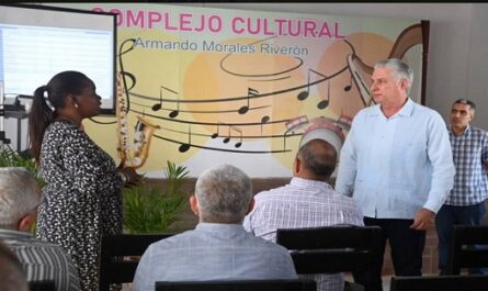 Visitó Presidente cubano comunidad en transformación de Arroyo Naranjo