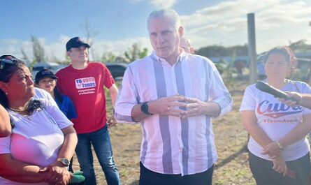 Con un recorrido por la comunidad Aeropuerto, en el municipio villaclareño de Santa Clara, iniciaron este jueves sus intercambios con el pueblo los candidatos a diputados a la Asamblea Nacional del Poder Popular (Parlamento) de ese territorio, entre los que se encuentra el Presidente Miguel Díaz-Canel.