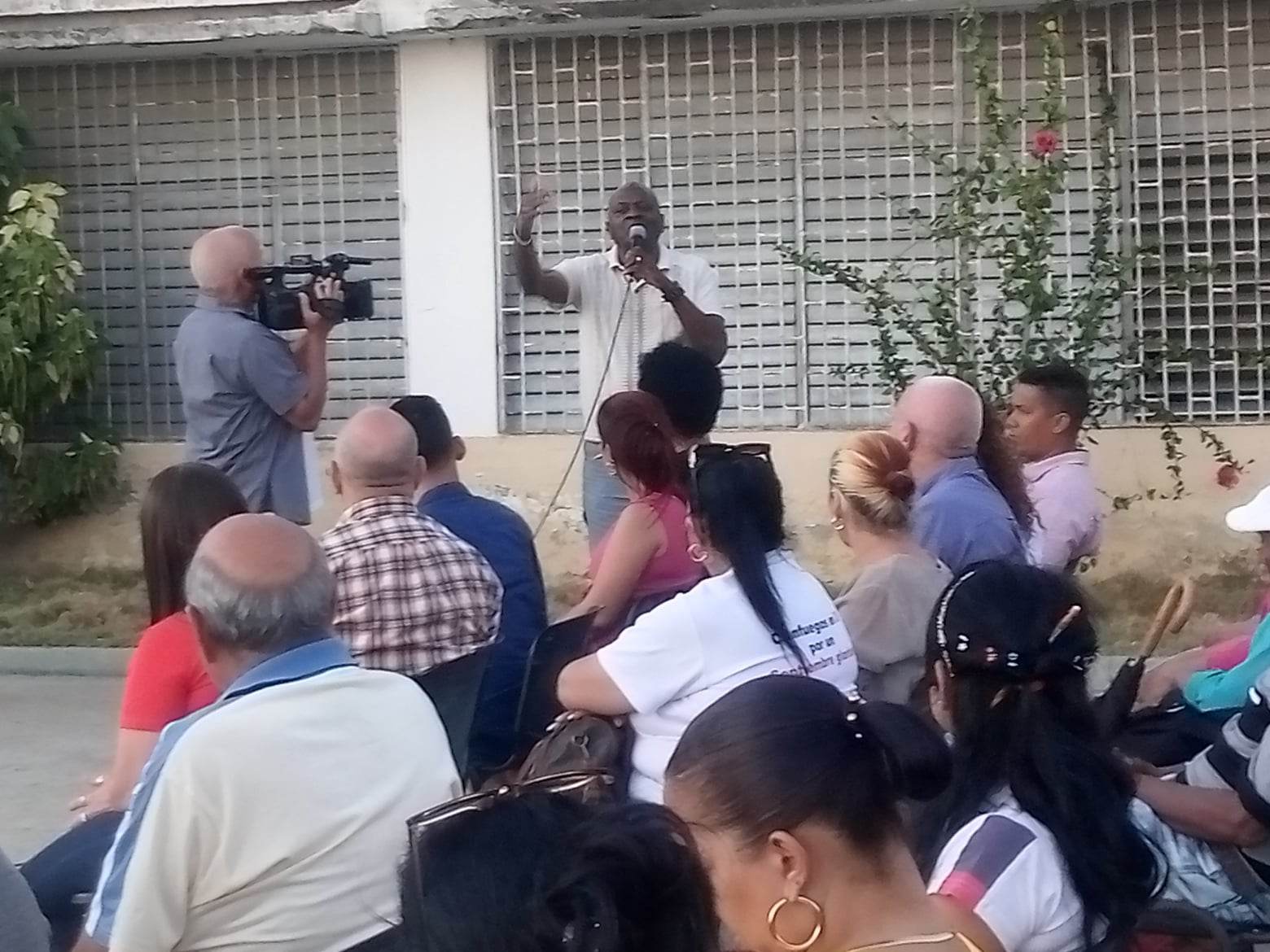 Armando Ferrer Entenza: "estamos en tiempos en los que no valen los grises. Los rojos son más valiosos y con disposición revolucionaria."