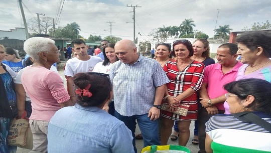 Continúan candidatos a diputados recorrido por Cienfuegos