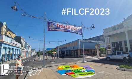 Propuestas para el público joven en la Feria del Libro en Cienfuegos. (Foto: Roly Martínez)