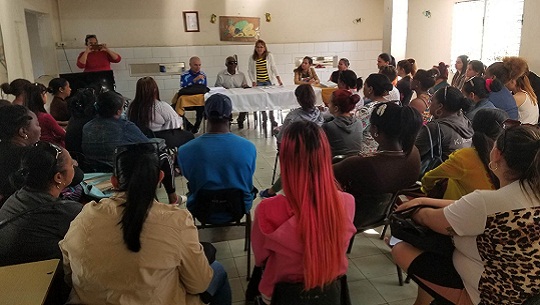 Sesiona taller de sensibilización para trabajadores sociales en Cienfuegos