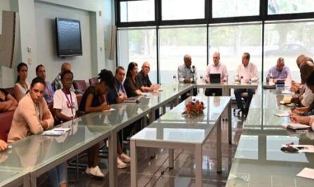 Presidente de Cuba visitó Universidad Tecnológica de La Habana
