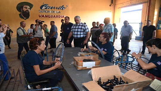 Continúa presidente de Cuba recorrido en Santa Clara como candidato a diputado a la ANPP