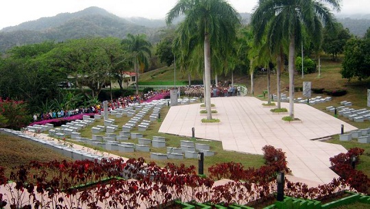 Encabezan Raúl Castro y Díaz-Canel homenaje a frente guerrillero