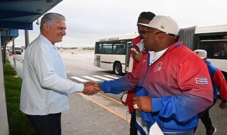 Recibe Díaz-Canel al equipo Cuba que participó en Clásico Mundial de Béisbol