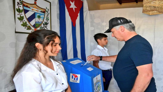 Presidente cubano ejerce su derecho al voto