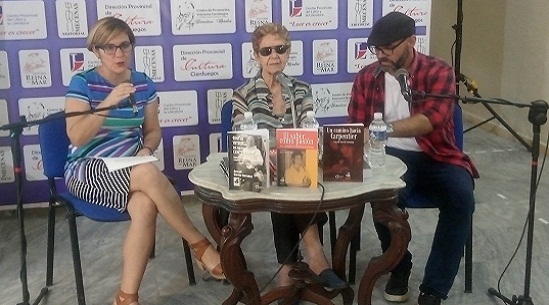 Reconocen en Cienfuegos a la bibliógrafa cubana Araceli García Carranza