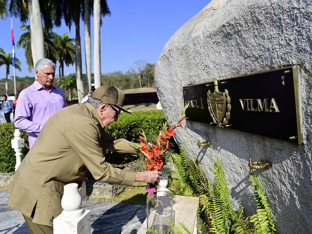 Encabezaron Raúl Castro y Díaz-Canel homenaje a II Frente Oriental