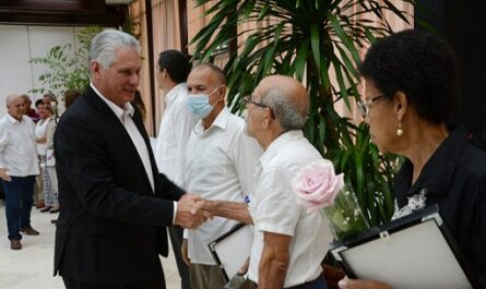 Preside Díaz-Canel homenaje a cuadros y trabajadores del Partido