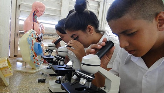 Triángulo de la confianza: Formación vocacional en la Secundaria Básica