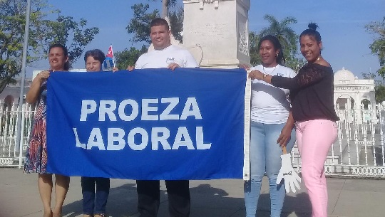 Recibe Fiscalía General de la República en Cienfuegos Bandera Proeza laboral