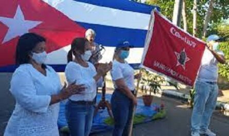 Recibe Labiofam Cienfuegos condición de Vanguardia Nacional