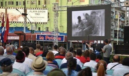 Cuba celebró este domingo, en acto político-cultural, el aniversario 62 de la proclamación del carácter socialista de la Revolución Cubana.