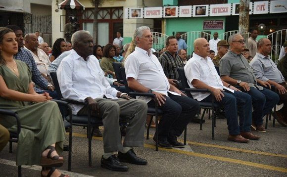 Cuba celebró este domingo, en acto político-cultural, el aniversario 62 de la proclamación del carácter socialista de la Revolución Cubana.
