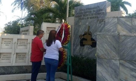 Rinden tributo en Cienfuegos a mártires de Playa Girón