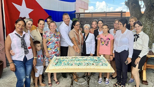 Festejan en complejo hotelero Rancho Luna-Faro Luna reconocimiento de colectivo Vanguardia Nacional