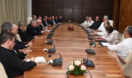 El Primer Secretario del Comité Central del Partido Comunista y Presidente de la República de Cuba, Miguel Díaz-Canel Bermúdez, recibió en la tarde de este miércoles a representantes de la Conferencia de Obispos Católicos de Cuba.