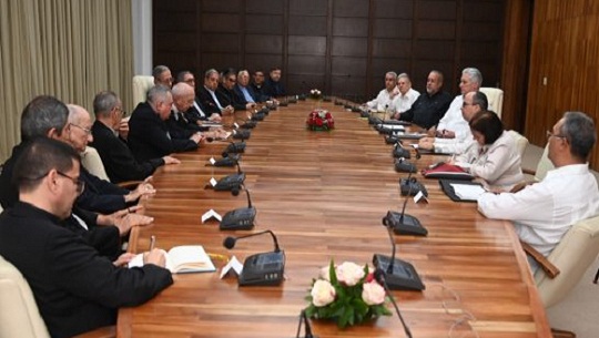 El Primer Secretario del Comité Central del Partido Comunista y Presidente de la República de Cuba, Miguel Díaz-Canel Bermúdez, recibió en la tarde de este miércoles a representantes de la Conferencia de Obispos Católicos de Cuba.