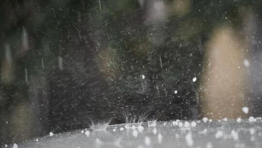 Tormenta local severa con caída de granizo en La Habana