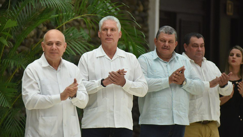 Con la presencia de Miguel Díaz-Canel Bermúdez, Primer Secretario del Comité Central del Partido Comunista de Cuba (CCPCC) y Presidente de la República, comenzó en esta capital el acto de entrega de las condecoraciones propuestas por la Asociación Nacional de Agricultores Pequeños (ANAP) a afiliados destacados.
