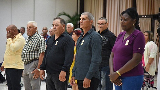 Condecoran a campesinos destacados en acto presidido por Miguel Díaz-Canel