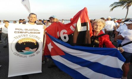 Desfilan trabajadores de la Cultura por el Primero de Mayo en Cienfuegos I