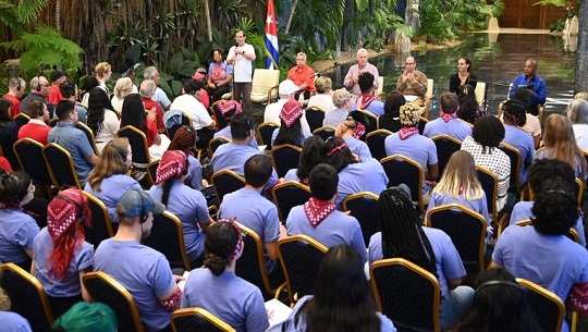 Cuban President talks with US solidarity leaders