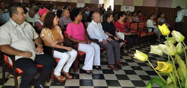 Acompañaron el acto electoral el Dr. Roberto Morales Ojeda, integrante del Buró Político y Secretario de Organización del Comité Central y Marydé Fernández López, miembro del Comité Central y Primera Secretaria del Partido en Cienfuegos. /Foto: Juan Carlos Dorado