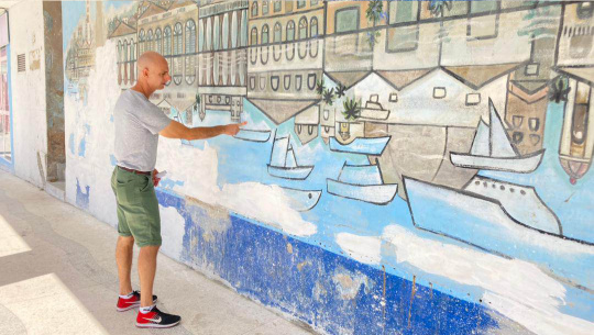Restauran pintura mural de Leandro Soto, emplazada en el centro de la ciudad de Cienfuegos 